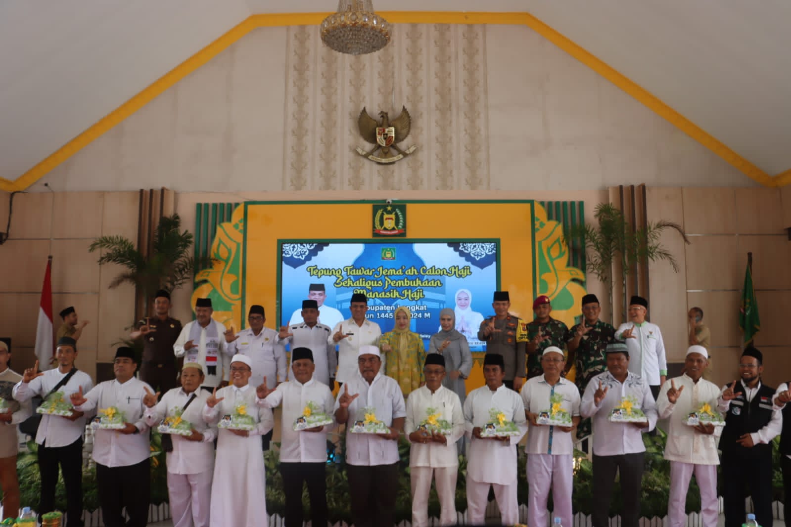 Tepung Tawari Calon Jemaah Haji, Wakapolres Langkat: Kami Mohon Doa ke Calhaj agar Situasi Kamtibmas Kondusif.